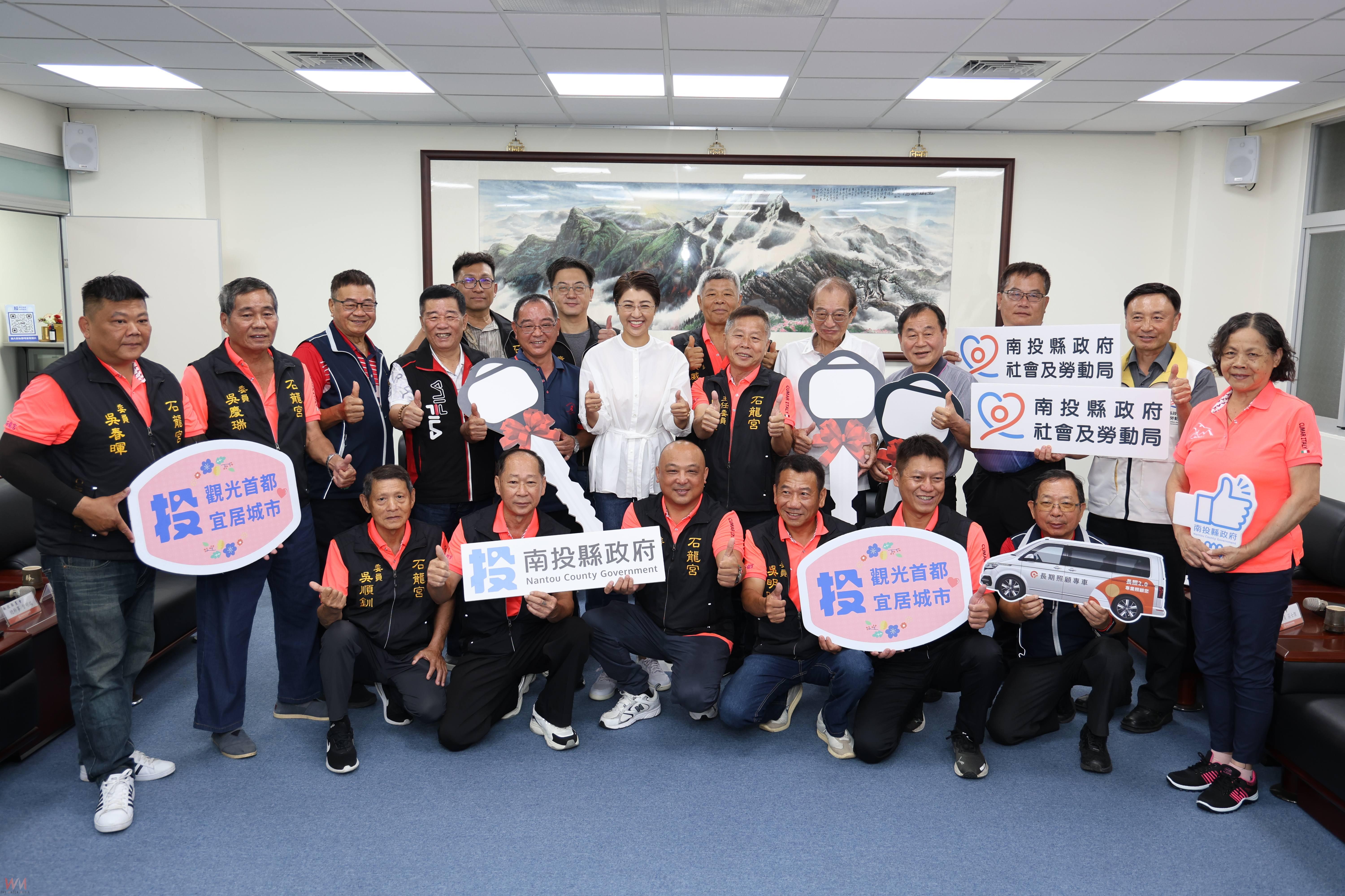 泡麵土地公石龍宮福德會慨捐3輛交通車嘉惠3社團擴大服務弱勢及推廣食農教育 - https://www.watchmedia01.com