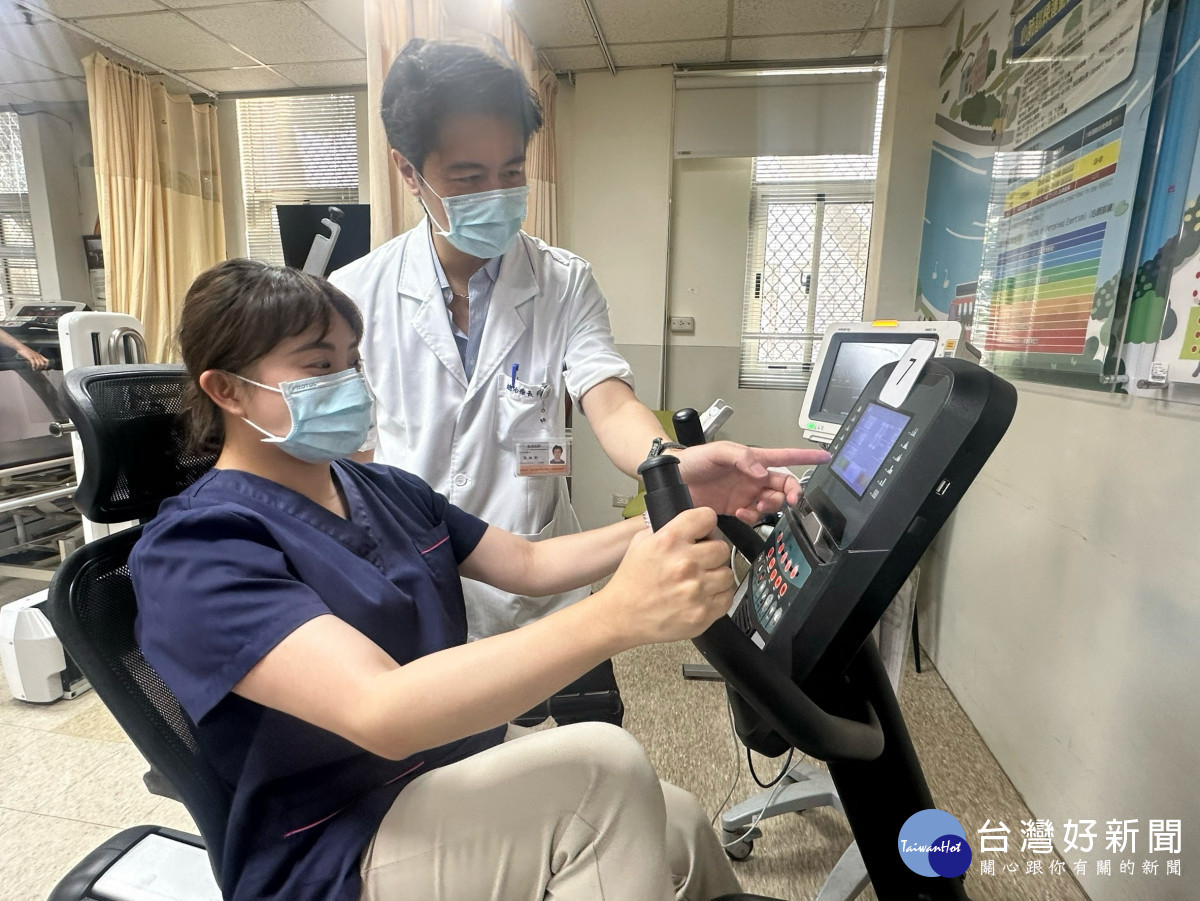 許家禎治療師建議，癌症復健患者復健頻率一周3-5天，一天1小時，並鼓勵患者於手術前就啟動復健，先將肌耐力提升。
