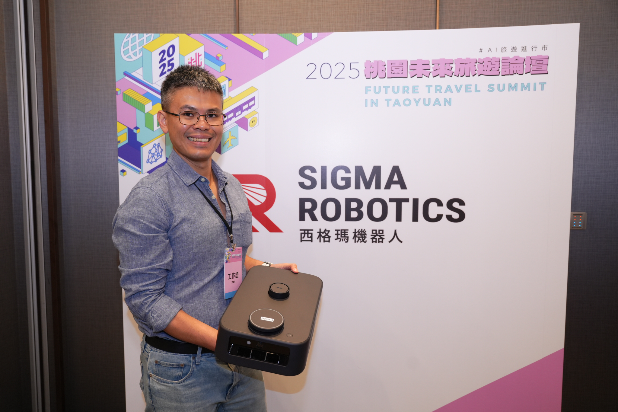 從人型機器人到智慧觀光 西格瑪以高CP值服務型機器人搶攻旅宿缺工商機