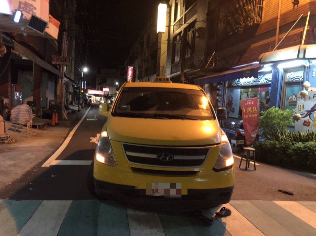 計程車司機打到倒車檔-車滑動-他疑肉身擋車遭壓車底-送醫不治