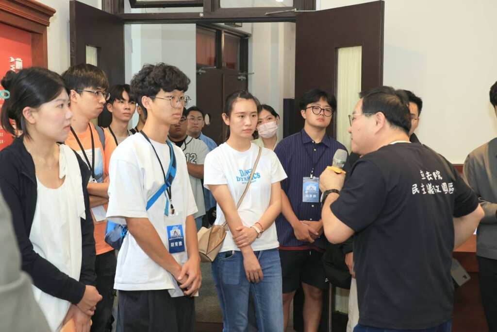 ▲由立法院中南部服務中心主辦的「114年大專青年國會民主戰鬥營」於8月25日至26日圓滿落幕。活動自全台眾多報名者中遴選出40位優秀青年學子,橫跨27所大專院校。(立法院中南部服務中心提供)