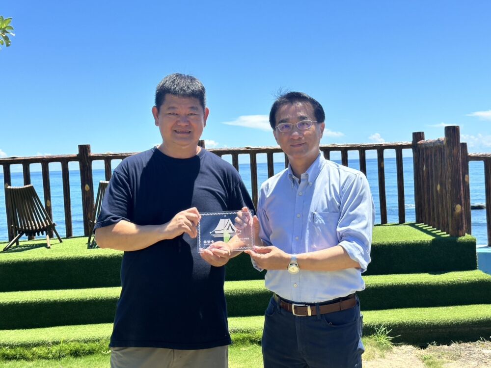 花蓮力推合法露營場　余明勲親頒標識牌予2家業者　 213