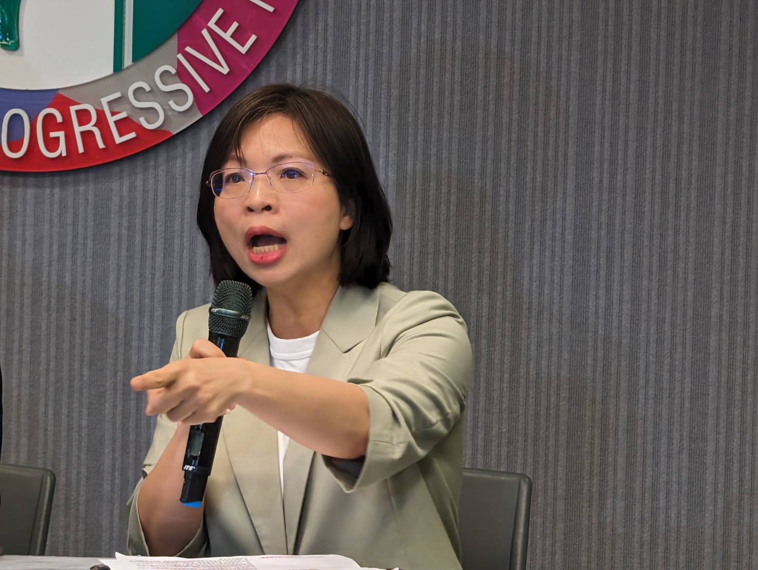 林淑芬批柯建銘讓民進黨團失去民主 「無可取代」是笑話 204 林淑芬批柯建銘讓民進黨團失去民主 「無可取代」是笑話 203