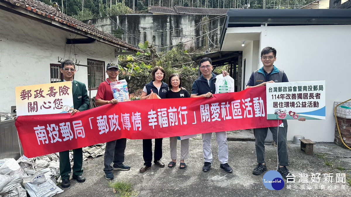 南投郵局深入人倫林道山區送暖。（南投郵局提供）