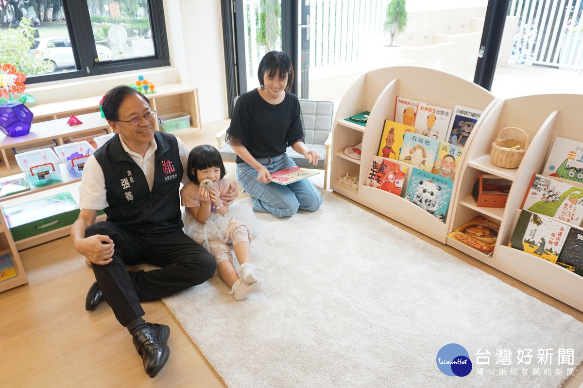 桃園市長張善政出席「桃園市政府員工子女非營利幼兒園」開幕典禮與親子們互動。<br /><br /> <br /><br /> 
