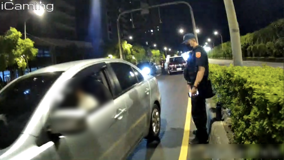 新北市19歲鄭姓男子，本（8）月18日凌晨0時許開車行經中和區時，意外遇上新北市保安大隊的路檢點。