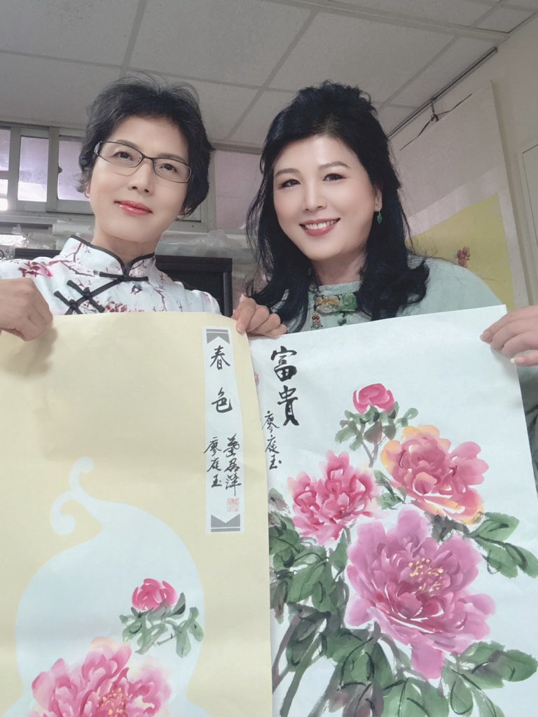 膠彩畫家廖庭玉-與-彩墨畫家葉君萍-攜手合作牡丹創作