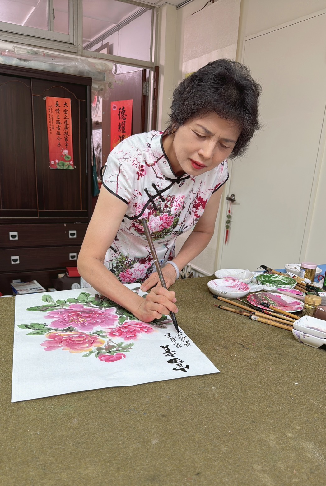 膠彩畫家廖庭玉 與 彩墨畫家葉君萍 攜手合作牡丹創作