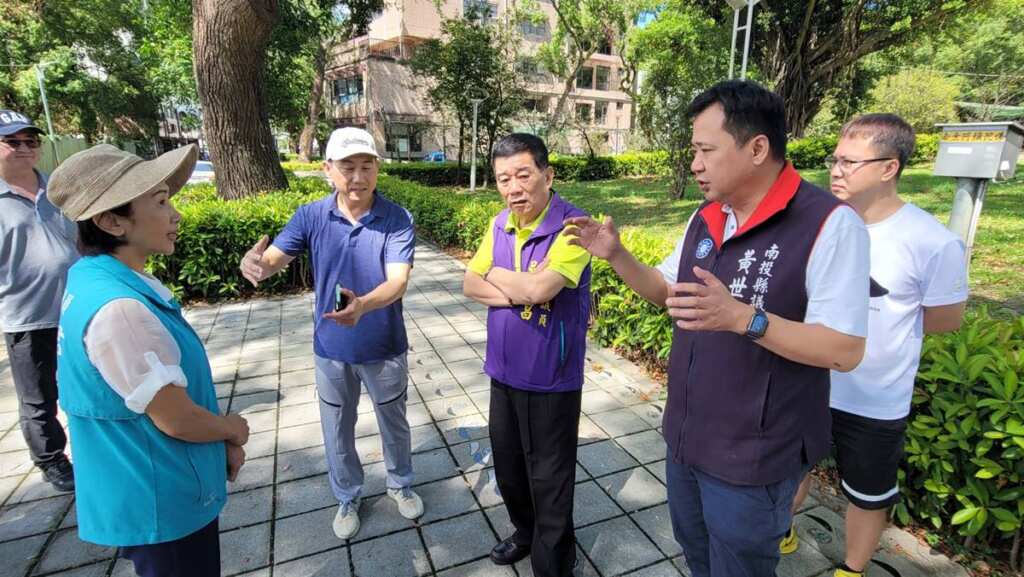 ▲埔里鎮六合路停車頻遭檢舉,公所、警方、民代會勘研議解方。