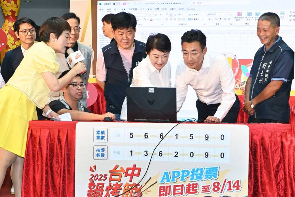 ▲2025台中「十大鍋烤店家」出爐，盧秀燕Call Out揭曉汽車大獎幸運兒。（記者張玉泰攝）