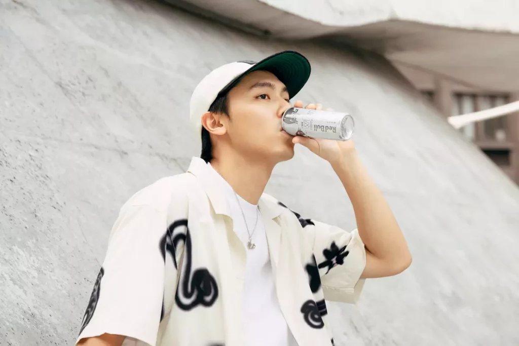 Red Bull White Edition 白桃能量新潮啟動,每一口都是最強補給應援。(Red Bull提供)