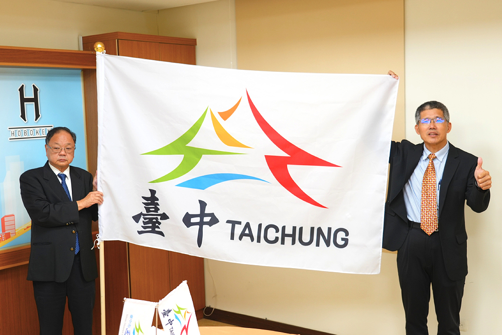 台中新市旗亮相 陳俞融、黃守達批過程草率倉促 268 台中新市旗亮相 陳俞融、黃守達批過程草率倉促 267