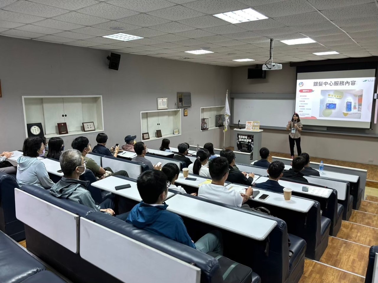 勞動部桃竹苗分署邀鬍鬚張會長開講 助熟齡世代重返職場 S 138338341 0