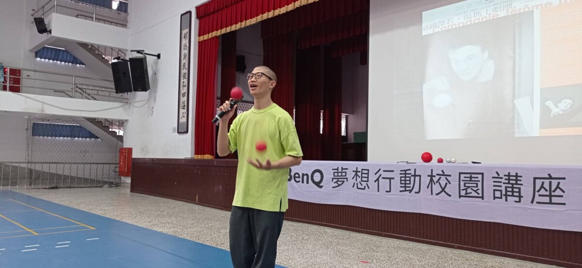 ▲前太陽馬戲團表演者陳星合，114年8月27日北港高中邀請陳星合以「行動與夢想」為題，分享他從臺灣少年到登上國際舞台的心路歷程。（記者蘇峯毅攝）