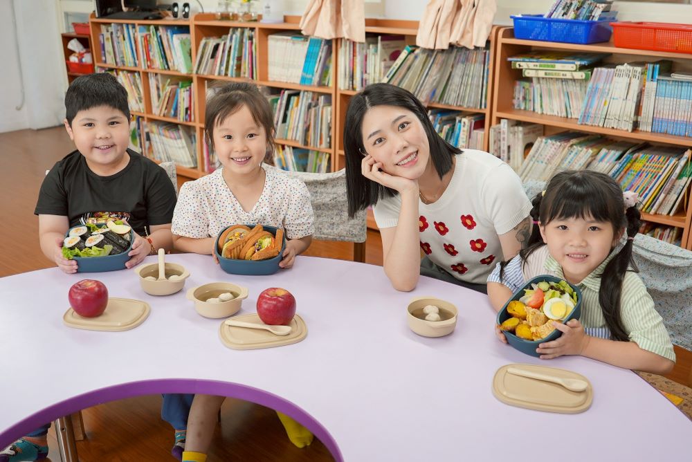 感謝守護餐桌安全回應期待 新北幼兒園廚工調薪 3 《圖說》守護孩子,餐餐安心、餐餐開心。〈教育局提供〉