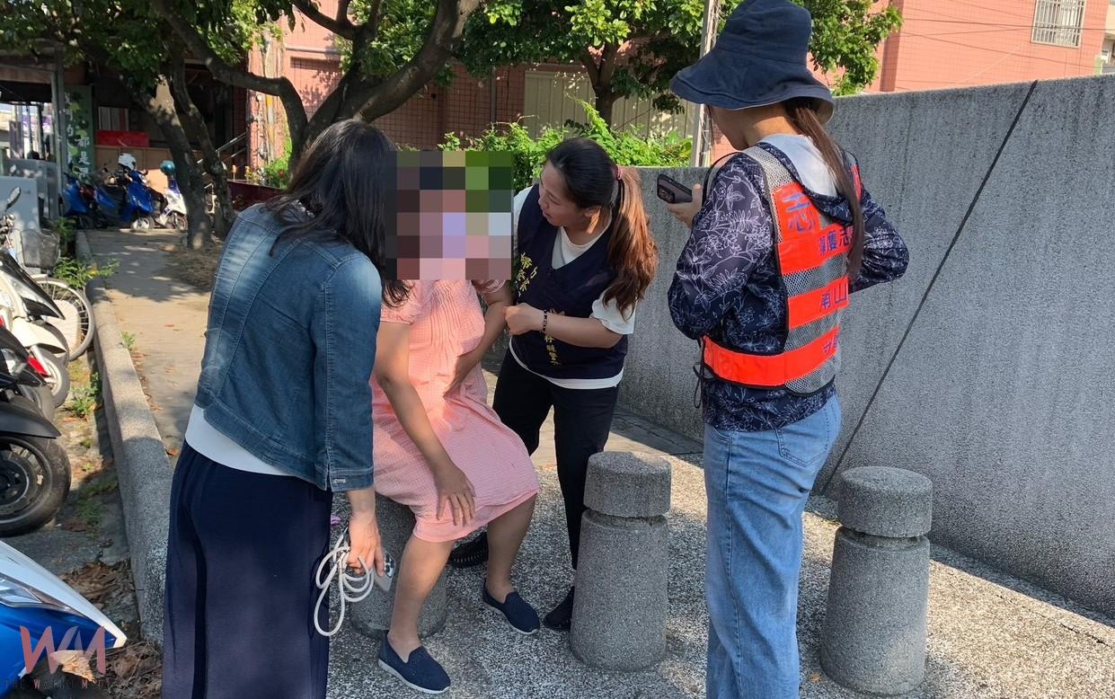孕婦送子上學跌倒校門口 雲警護童專案即時救援母子均安 - https://www.watchmedia01.com