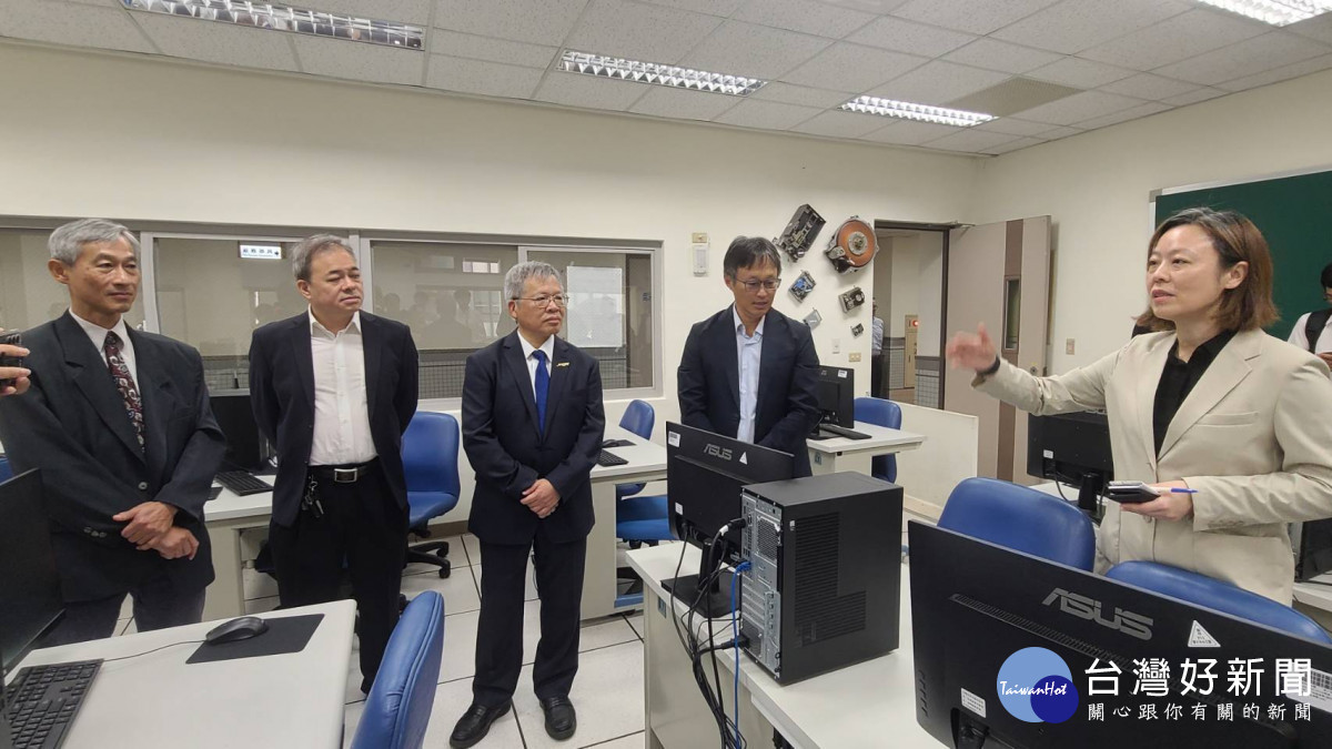 AI PC實驗室專注於探索與最佳化AI 實際應用場景,期許成為 AI 教育的示範據點。