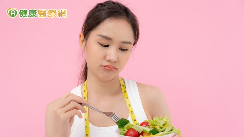 非常低熱量飲食適合你嗎?醫親曝安全減重最佳策略