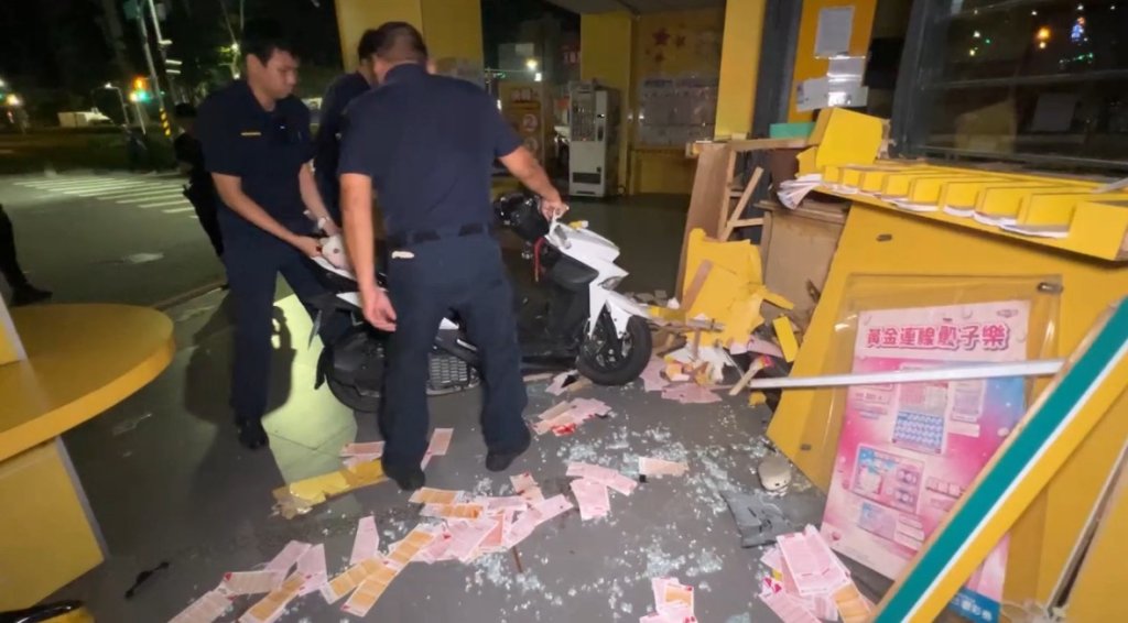 夜遊返家「猛撞彩券行」！高雄20歲女大生重傷　加護病房搶救中