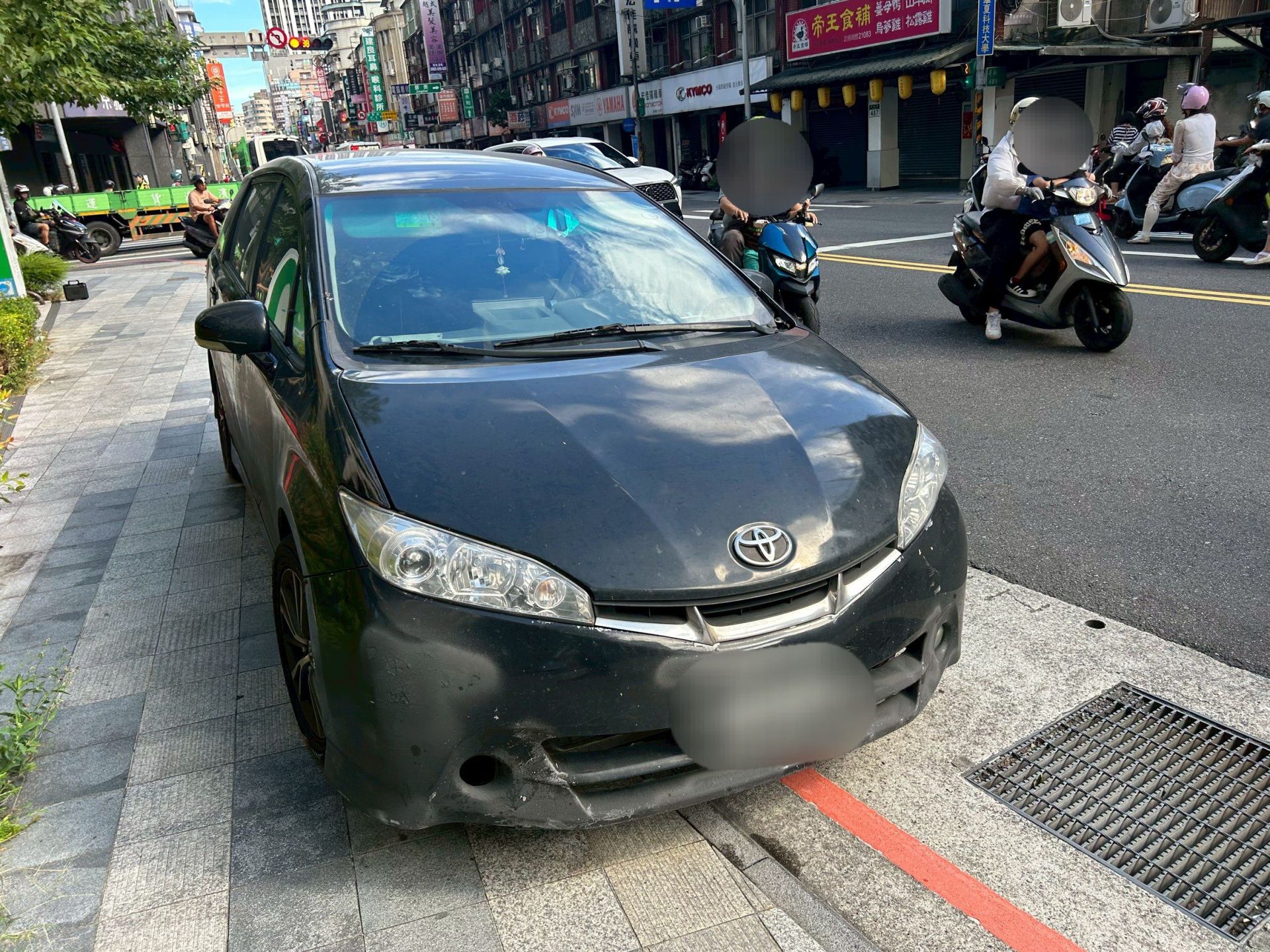 警方進一步查驗鍾男身分駕籍時,發現他駕照早在2022年就因多次違規被吊銷。