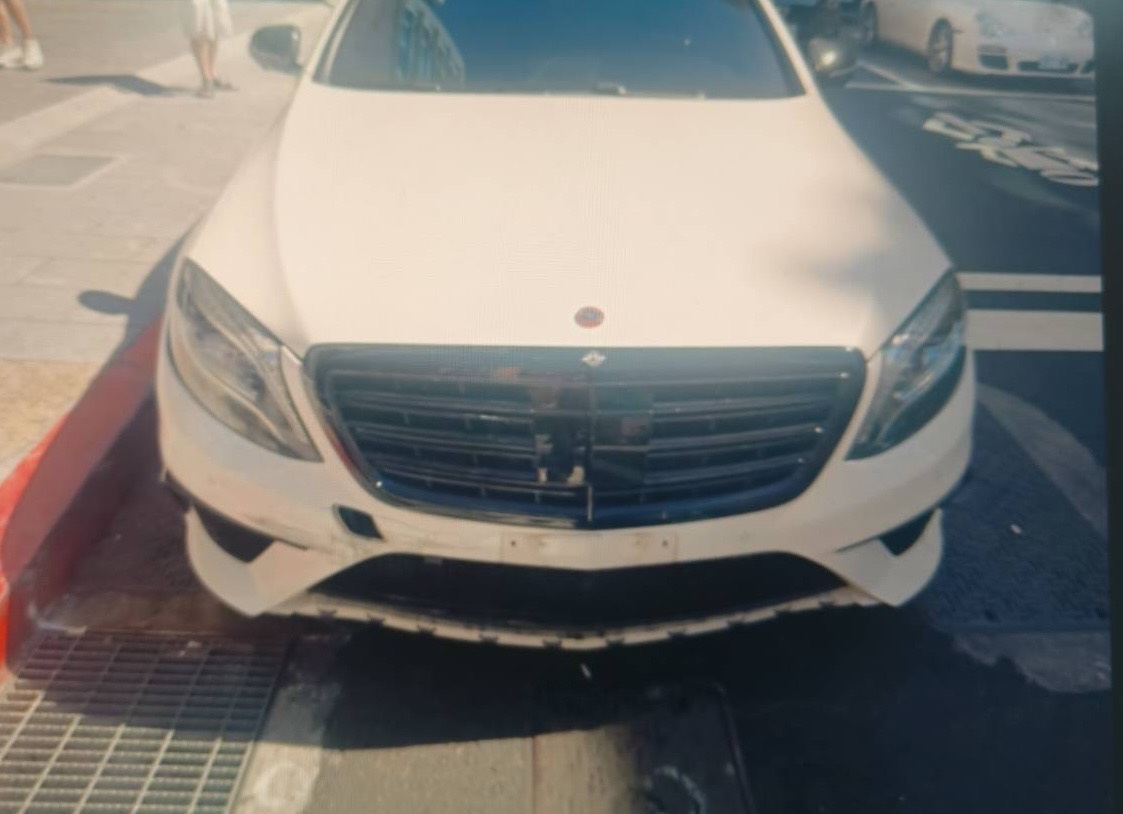 彭姓男子駕駛的賓士車。
