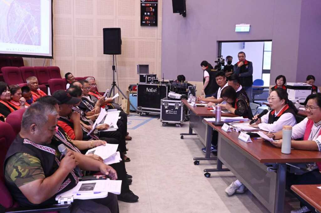 ▲花蓮縣114年下半年度鄉鎮市基層座談會於27日分別在富里鄉、卓溪鄉舉行,縣長徐榛蔚與縣府各局處首長皆列席聽取基層民意。