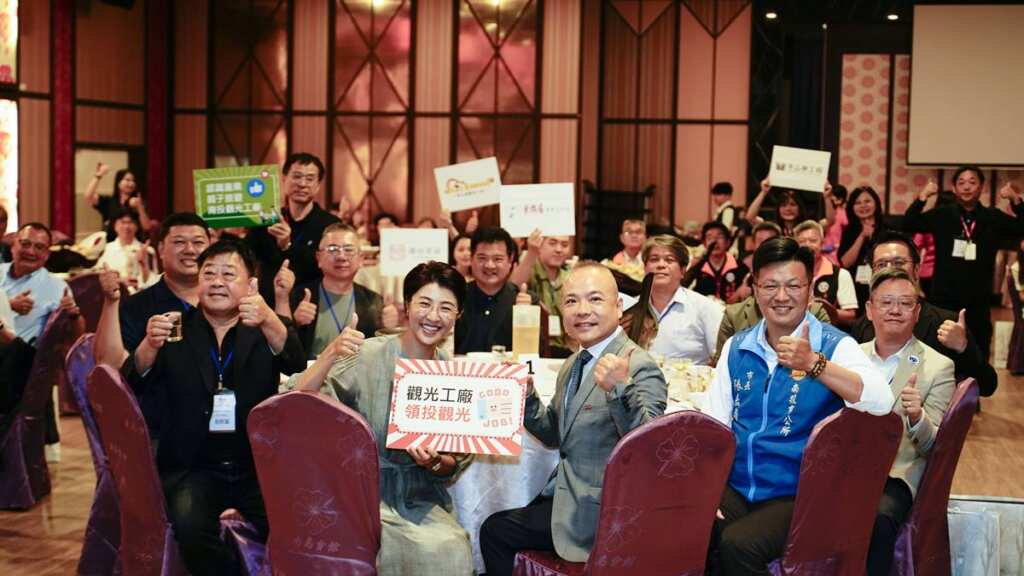 ▲南投縣觀光工廠協會理事長交接,半山夢工廠創辦人吳宜叡接棒拚南投深度旅遊。