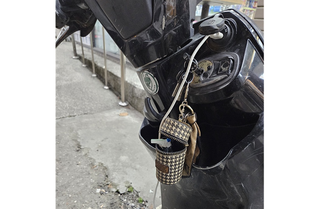 對錯眼了 機車男躲閃警視線原來藏安毒 269 cnews204250828a01