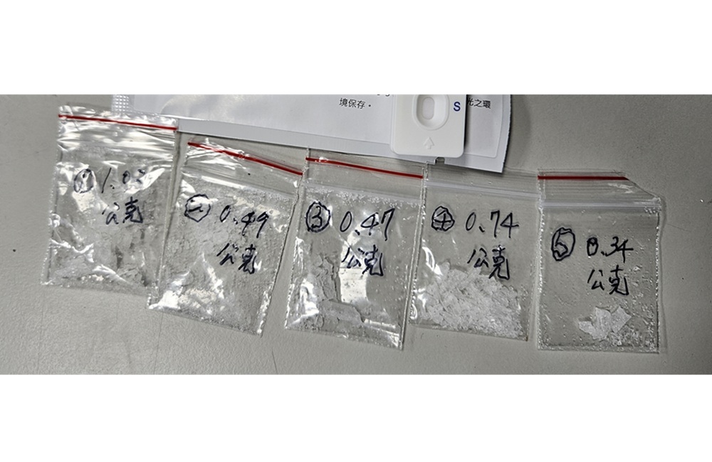 對錯眼了 機車男躲閃警視線原來藏安毒 270 cnews204250828a02