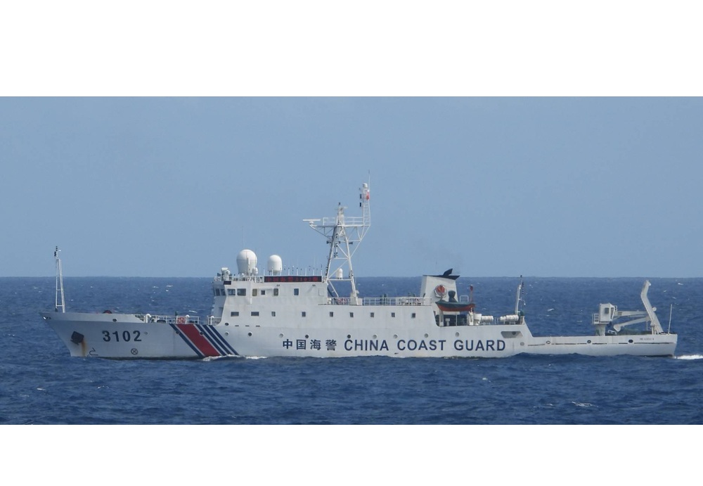 中國海警船侵擾東沙海域 海巡臺南艦監控3日驅離 232 cnews204250828a13