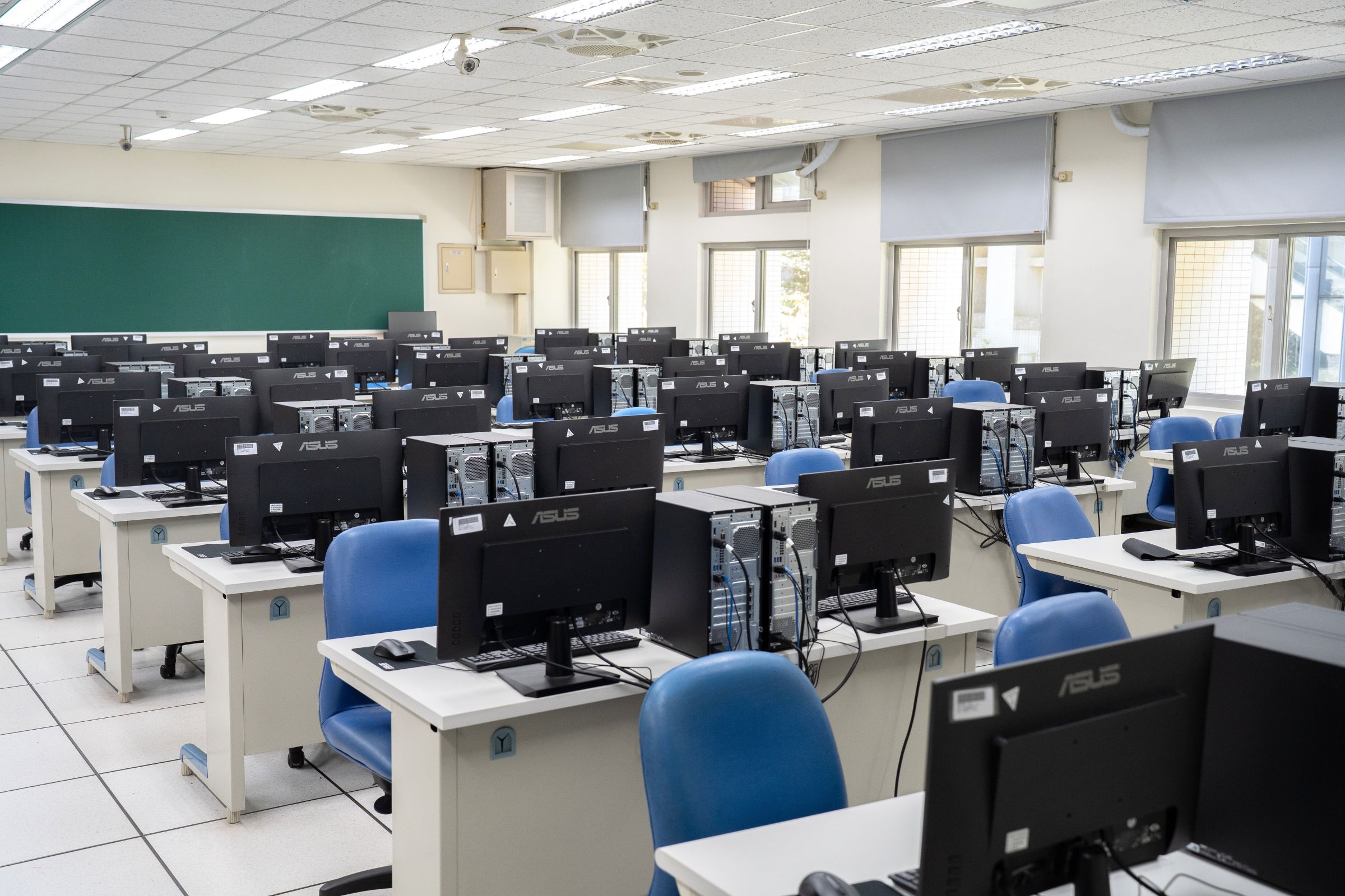 中央大學攜手英特爾、華碩成立「AI PC創新實驗室」 強化學子實務能力 20250828 003