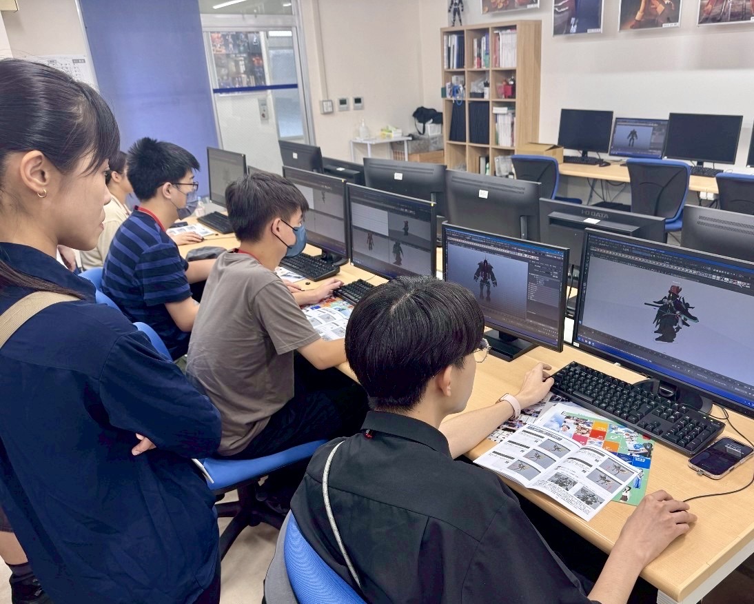 透過參訪進一步瞭解日本高等教育在數位媒體藝術與遊戲設計領域的最新課程與產學合作模式。(圖/明新科大提供)