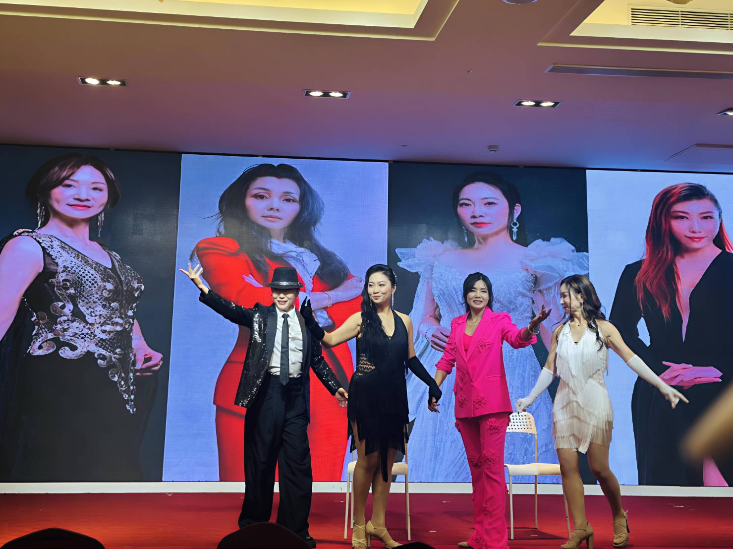 功殿獅子會會長蘇敏惠、創會長張聖芬、功殿創始會員兼世界夫人總冠軍袁向晴,以及舞蹈天后林佳慧老師,共同演出《Shall We Dance》,以優雅舞姿與滿滿愛心,為二週年盛典掀起視覺與心靈的高潮。(圖/功殿獅子會)