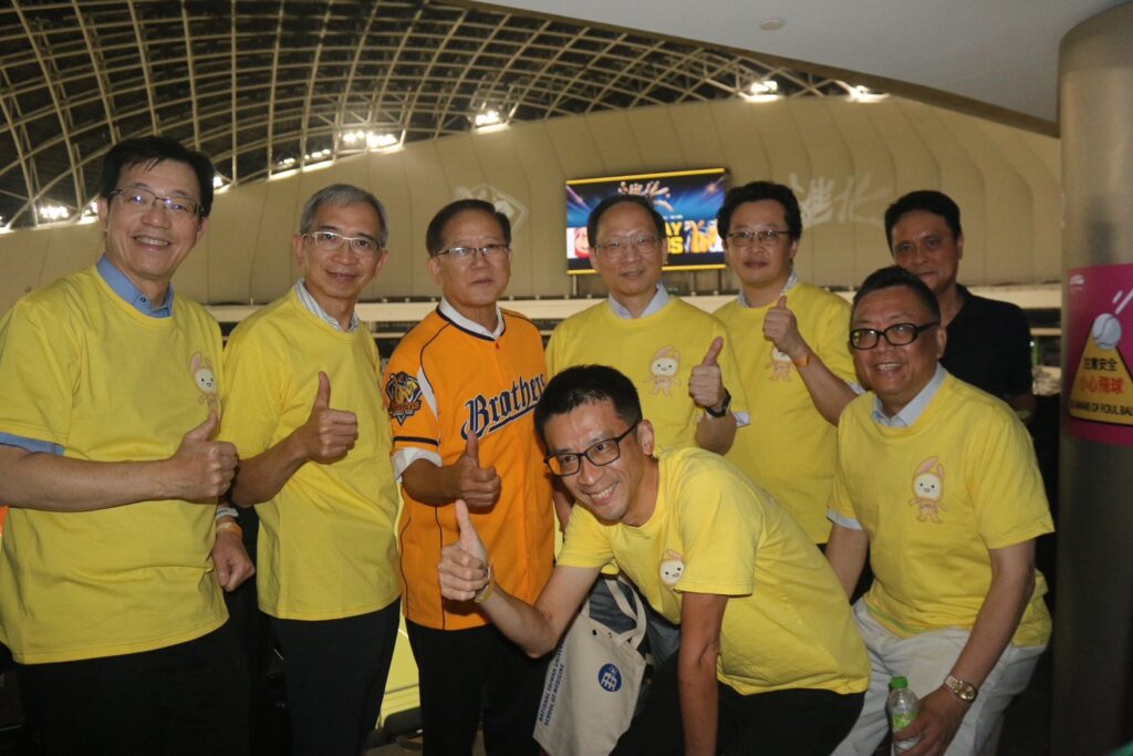 重獲新生球迷熱血應援 中信兄弟盼鼓舞臺大醫院病友對生命的熱情 1 1756383838889