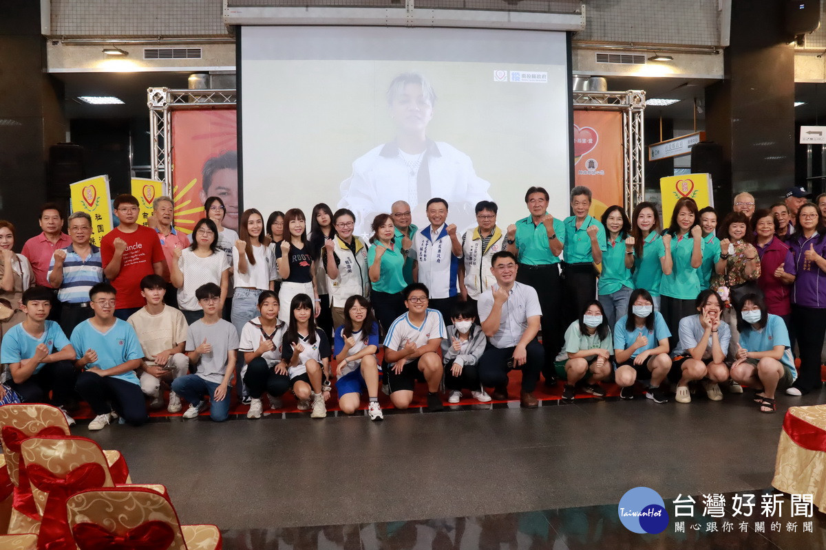 葉理事長率協會舉辦活動受到南開科大同學響應。(記者扶小萍攝)