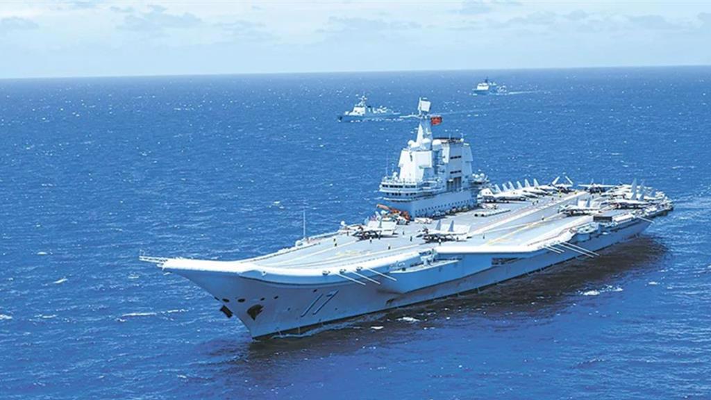 國防部:中共對台威脅樣態包括在台海開設「空域保留區」從事海空聯訓。圖為中共山東號航母資料照片。