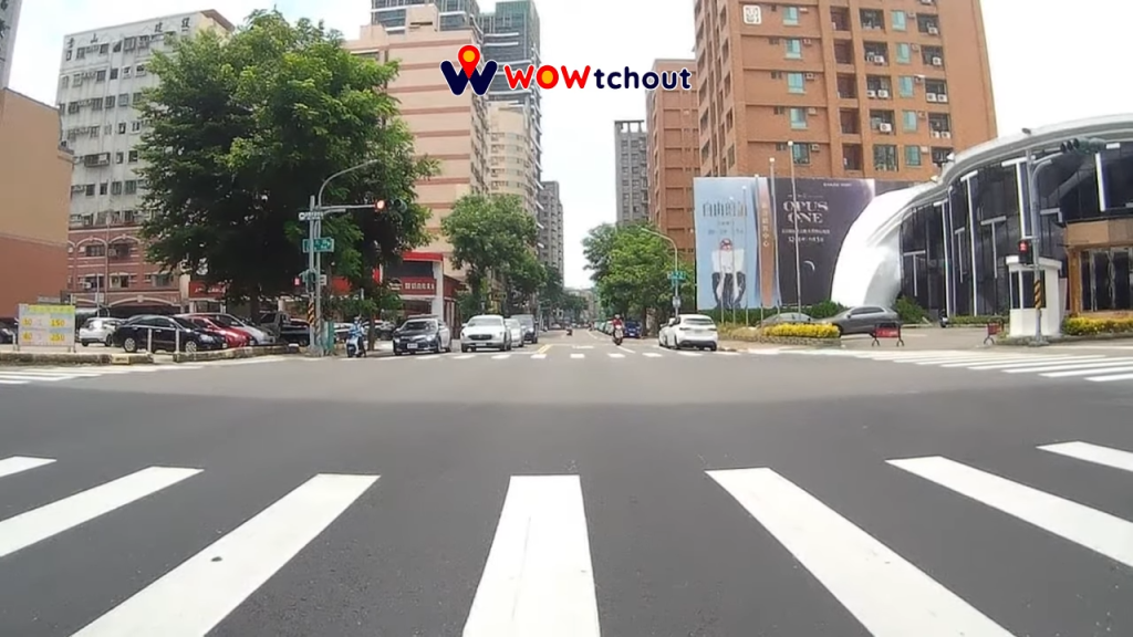 影／逆向還闖紅燈左轉！高雄伯耍狠違規　鷹眼警秒追上…送2張罰單