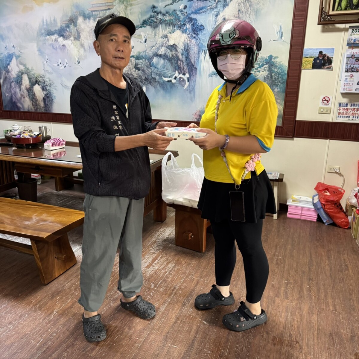 ▲主席洪進財,長期關懷里內弱勢里民,連續三年推動「弱勢高齡便當發放」公益行動,(記者 李堂安 翻攝)