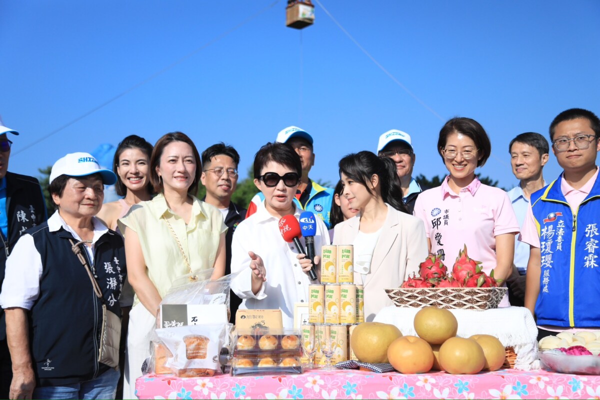 ▲盧市長推廣在地特色美食與優質農特產。(圖/記者顏淑娟翻攝)