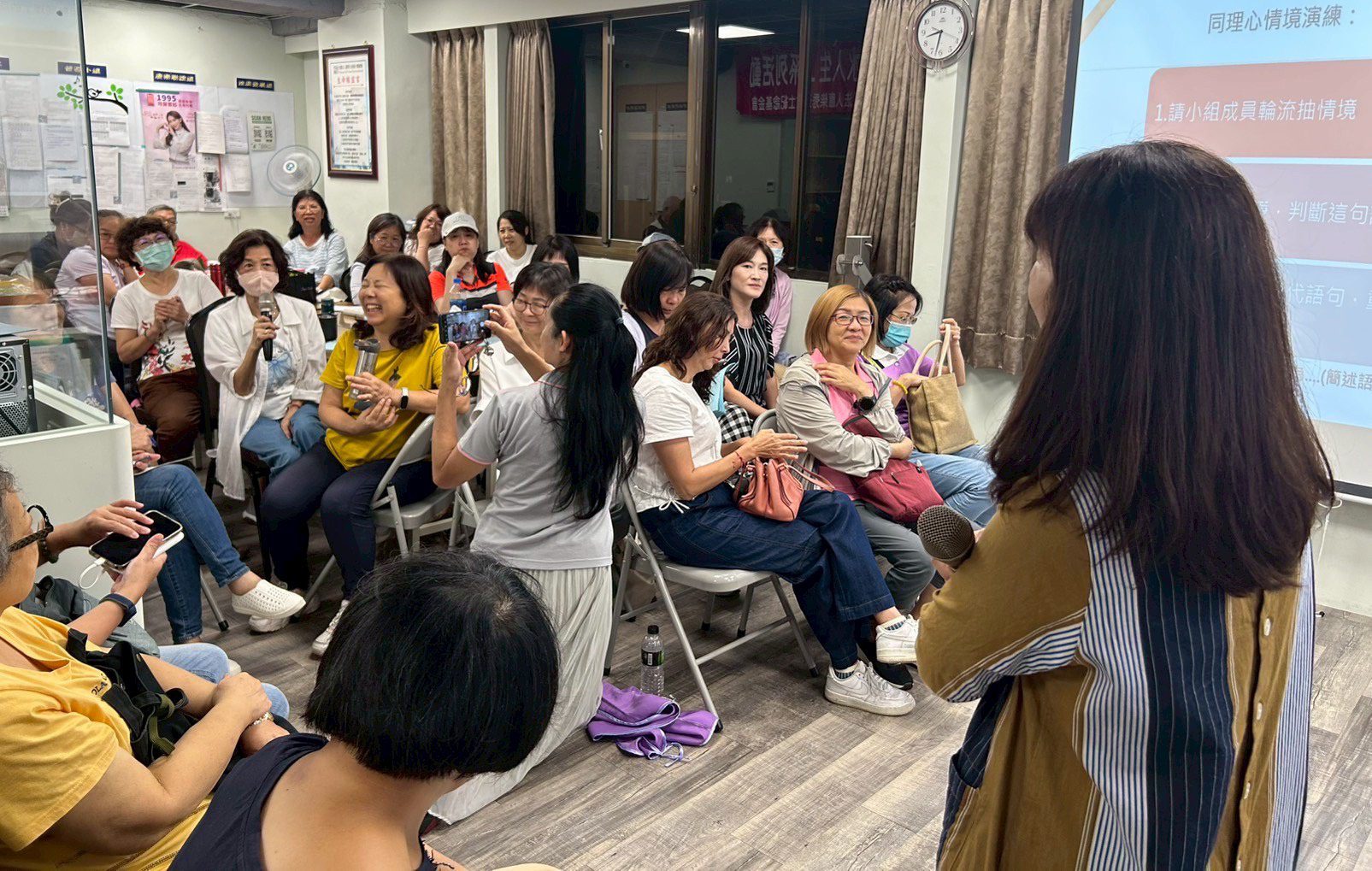 總計近80小時課程長達半年，期盼透過此學習計畫，志工們能夠退去一身疲累更充滿熱情提供專業社會服務，推動自殺防治服務24小時不停歇，鼓勵民眾勇敢面對生命挑戰與挫折，為社區服務建構更堅實的安全網絡。同時也歡迎更多市民加入生命線志工行列，共同為生命注入更多活水與希望。