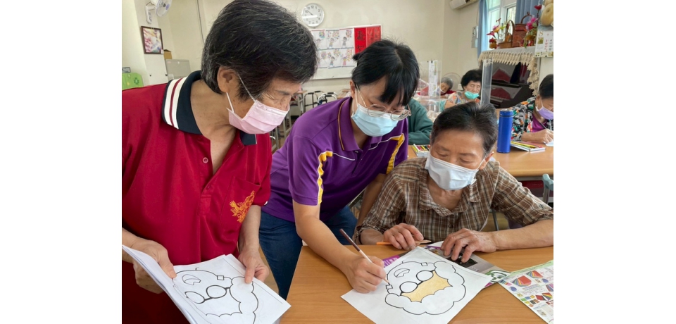 衛生福利部草屯療養院附設北勢里日照中心愛在七夕 讓愛與陪伴在畫布上延續