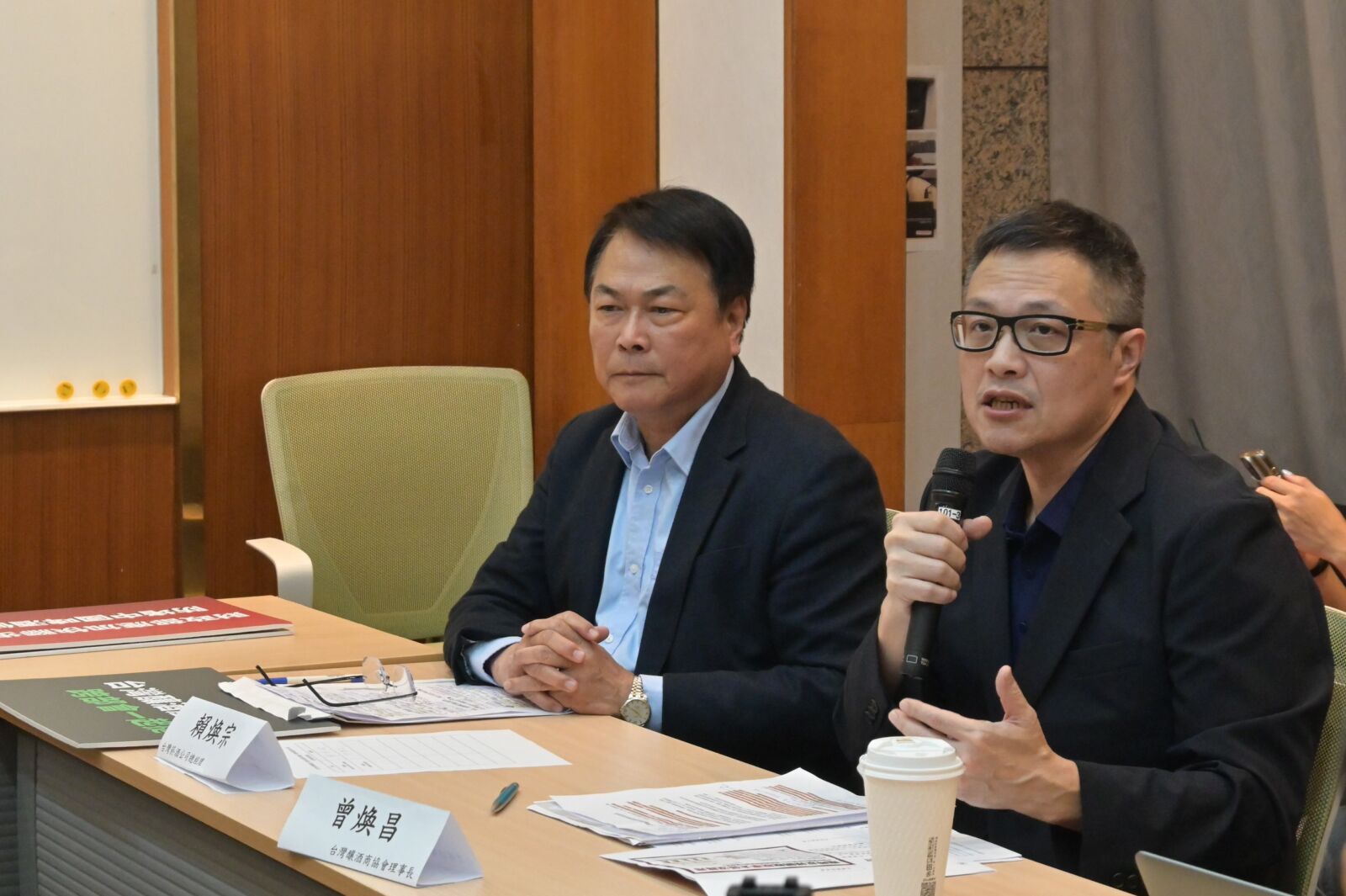 中國啤酒市占超車台啤 郭國文揭「紅色供應鏈」補助數十億 232 中國啤酒市占超車台啤 郭國文揭「紅色供應鏈」補助數十億 231