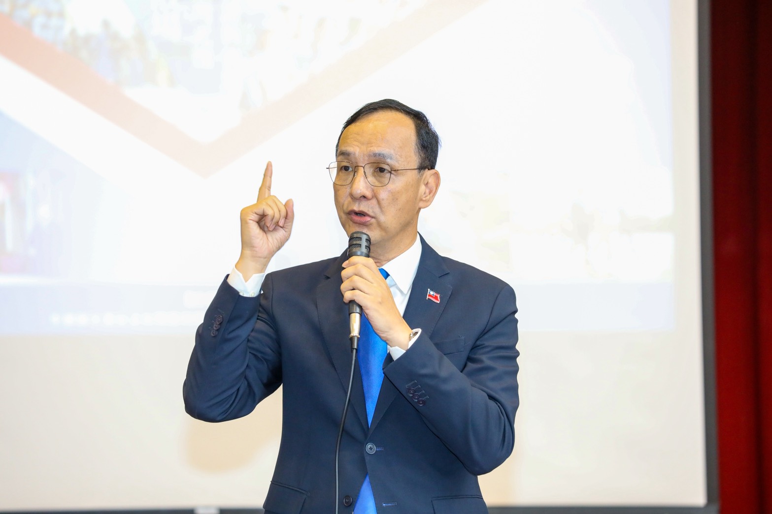 盛傳郝龍斌有意接棒黨魁 朱立倫:對眾望所歸者還有期待 212 盛傳郝龍斌有意接棒黨魁 朱立倫:對眾望所歸者還有期待 211
