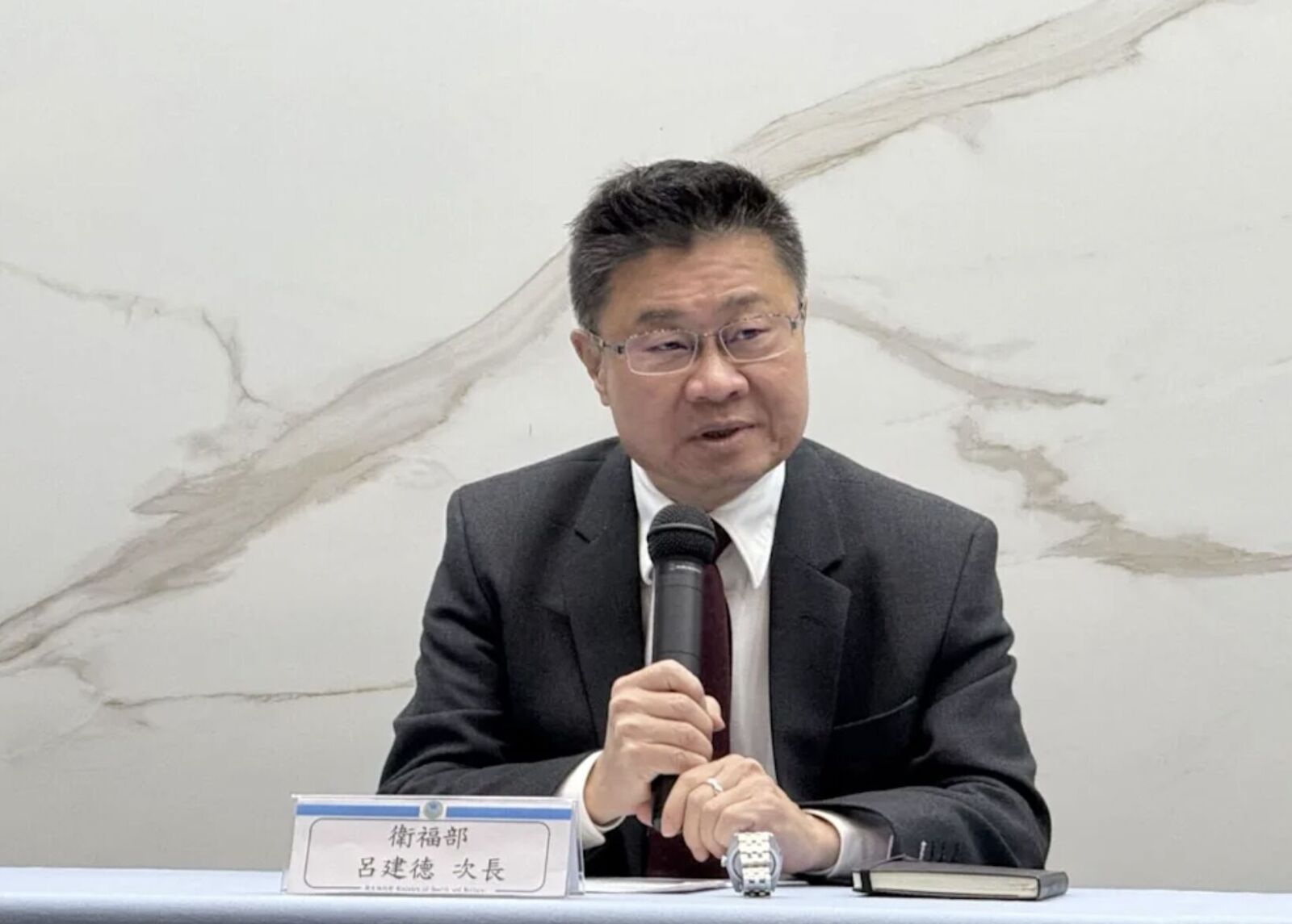 連二天摃蔣萬安 呂建德再酸:拿這麼多只贏離島不需檢討嗎? 212 連二天摃蔣萬安 呂建德再酸:拿這麼多只贏離島不需檢討嗎? 211