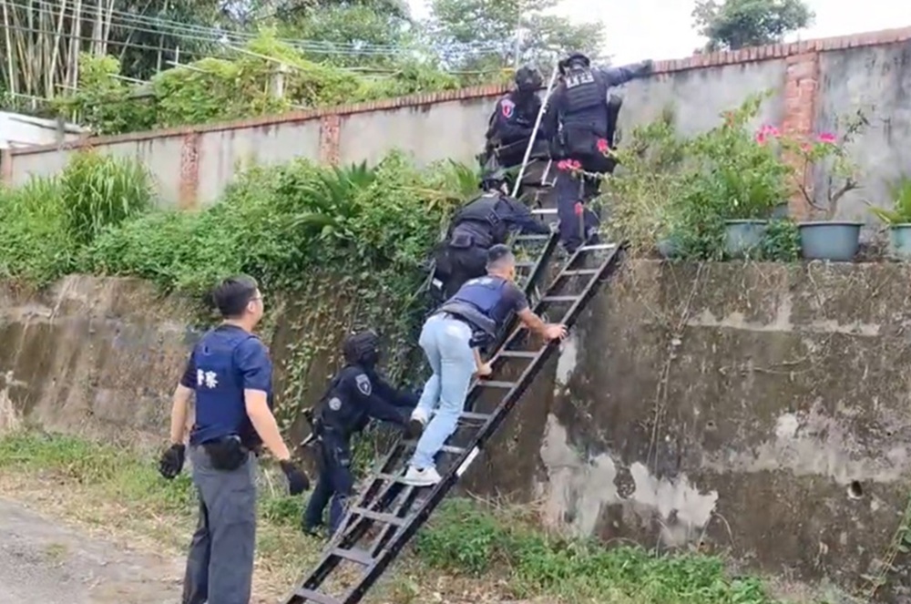 跨域偵查鎖定山區販毒集團 新北警緝獲安非他命1.5公斤 221 cnews204250829a05