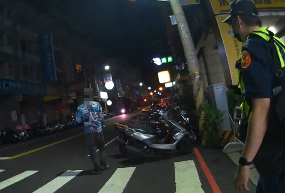 話多糗了 超商找員警聊狗兒子竟自爆酒駕 224 cnews204250829a08
