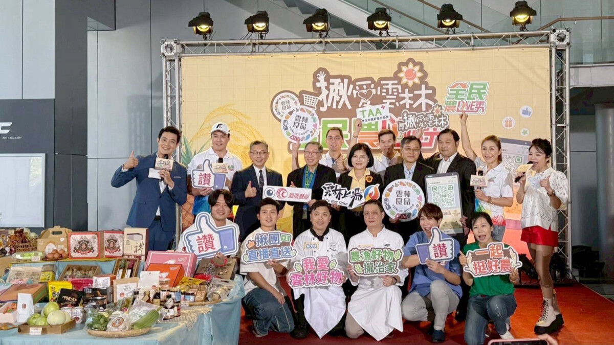 ▲(左3起至右)民視鳳凰藝能趙善意總經理、民視廖季方總經理、雲林縣肉品市場(股)公司黃加安總經理、雲林縣政府張麗善縣長、台灣在地農經整合協會吳瑞忠秘書長、雲林縣政府農業處魏勝德處長、雲林縣政府新聞處陳其育處長活動合影。