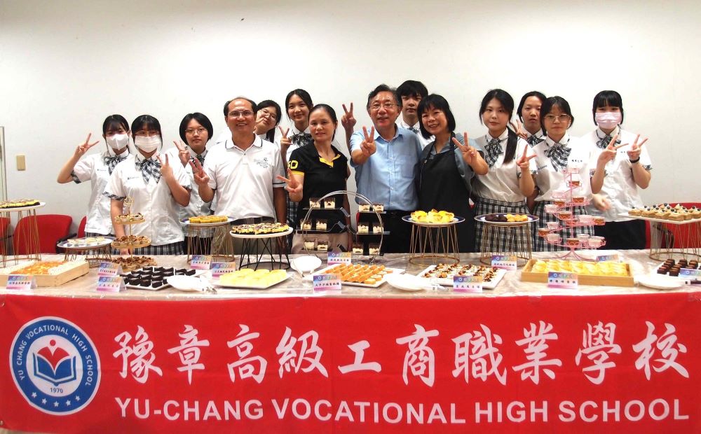 共探技職未來 新北教育局媒合國中教師適性宣導 1 《圖說》豫章工商餐飲科師生為育林國中師長精心製作餐點。〈豫章工商提供〉