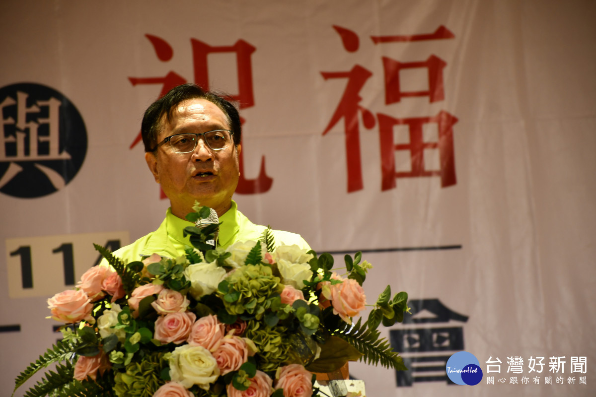 林世賢市長在彰化市表揚績優志工活動上語重心長宣示一定要擺脫低薪困境。圖/記者鄧富珍翻攝