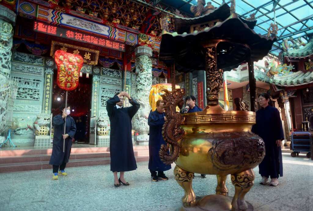 ▲副縣長參拜城隍爺祈求合境平安。